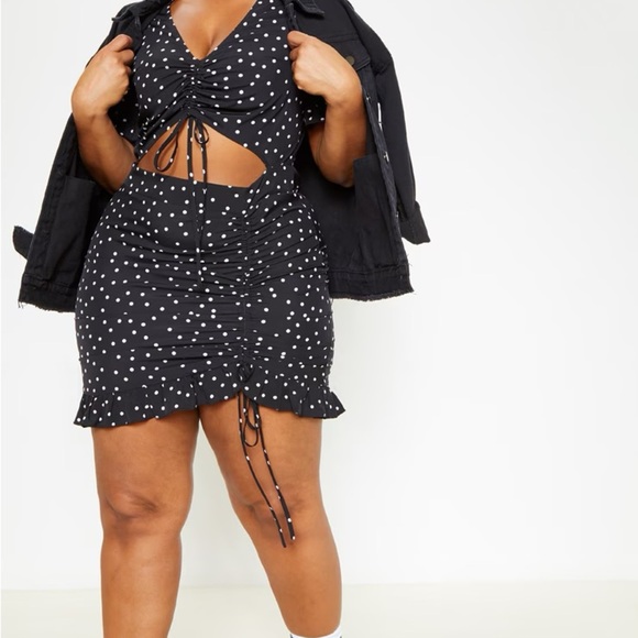 PrettyLittleThing Black Flutter Sleeve V-Neck Mini Dress - Picture 4 of 4